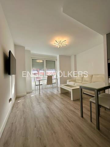 Piso en Alquiler en Calle de Cuevas en Valdeacederas