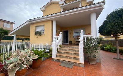 Vista exterior de Casa o xalet en venda en La Pobla de Vallbona amb Aire condicionat, Calefacció i Jardí privat