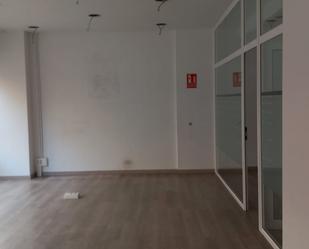 Local de lloguer en Terrassa amb Aire condicionat, Calefacció i Parquet