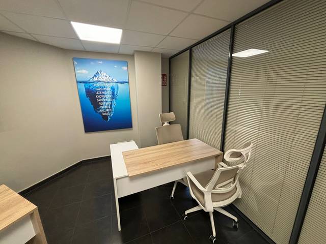 Local comercial en Alquiler en Carrer de Ricard Catala Abad, 25 en Ensanche - Río Júcar