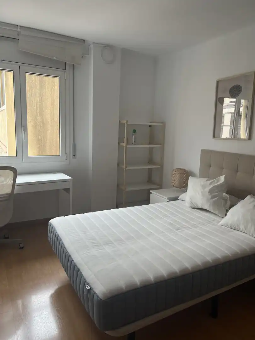 Habitación de Piso de alquiler en Girona con Calefacción, Terraza y Trastero