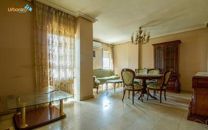 Sala d'estar de Pis en venda en Badajoz Capital amb Calefacció, Parquet i Terrassa