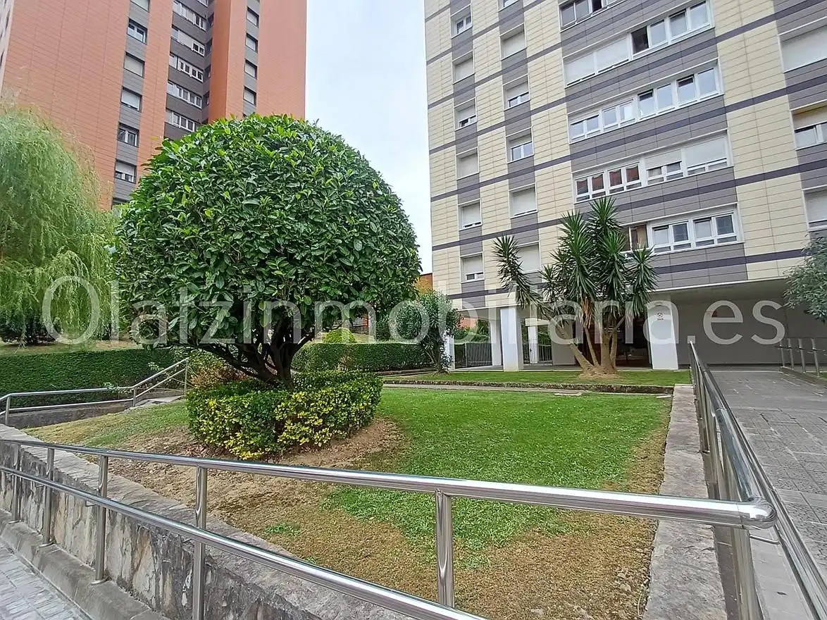 Exterior view of Flat for sale in Bilbao   with Heating, Terrace and Balcony
