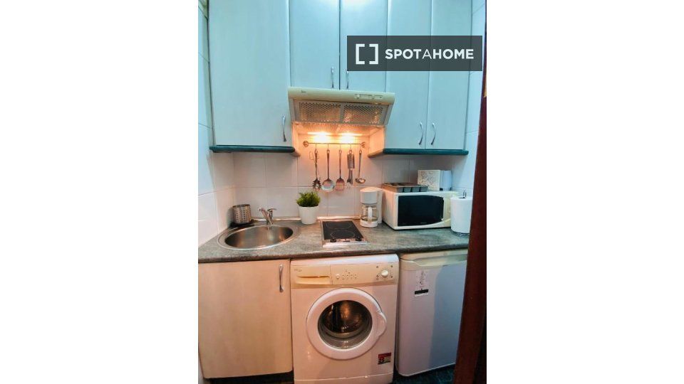 Cocina de Piso de alquiler en  Madrid Capital con Aire acondicionado, Calefacción y Amueblado