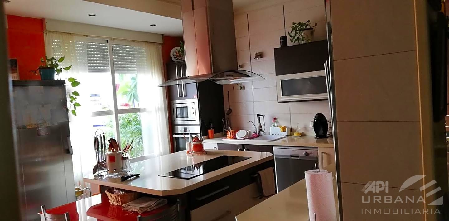 Kitchen of House or chalet for sale in Nueva Carteya  with Air Conditioner, Heating and Parquet flooring