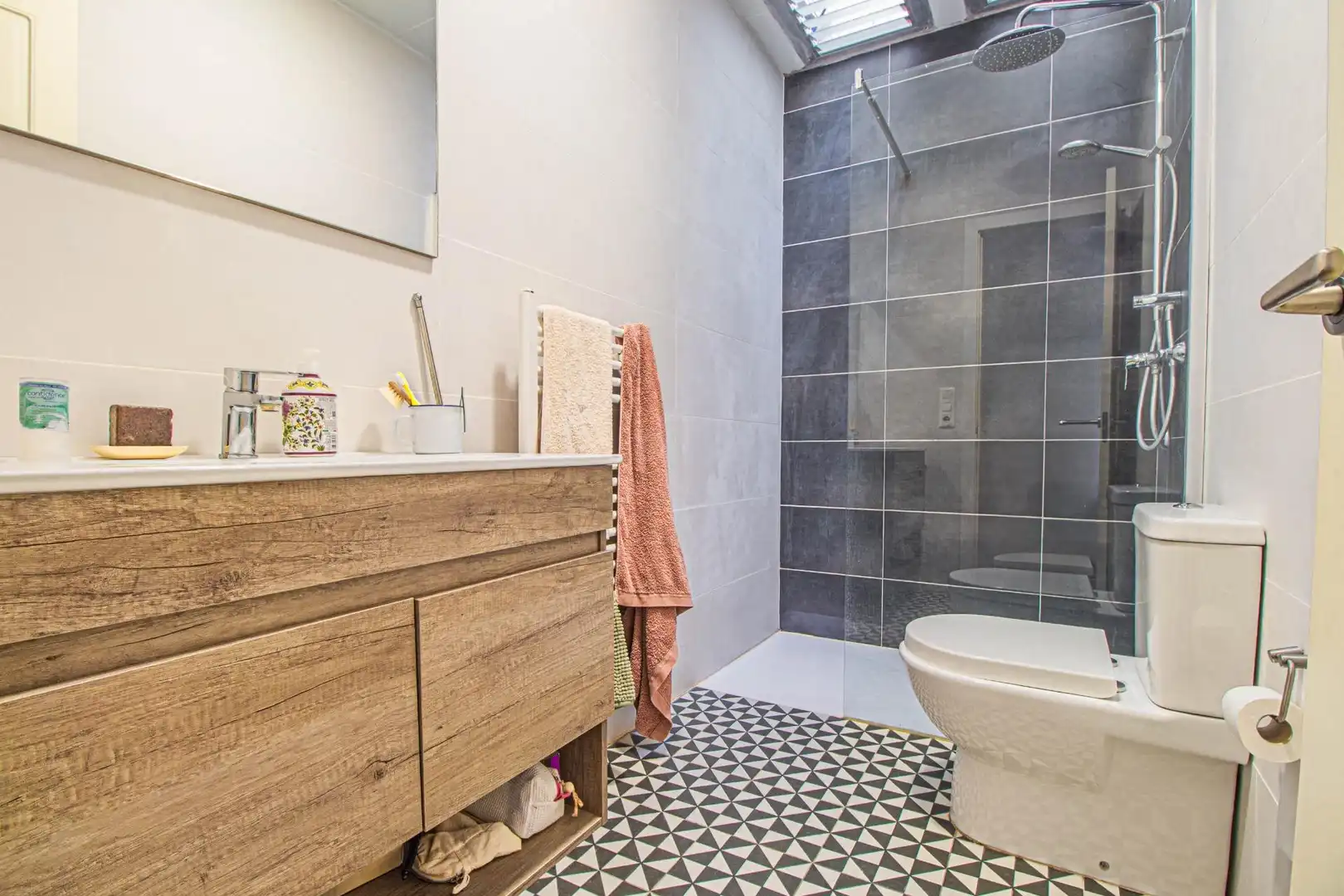 Bany de Casa o xalet en venda en Figueres amb Calefacció, Parquet i Terrassa