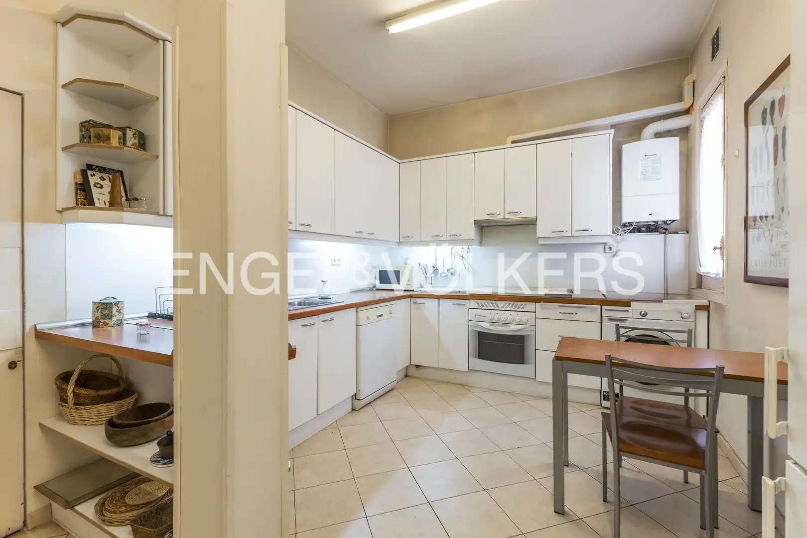 Kitchen of Flat for sale in Madrid  with Air Conditioner, Heating and Storage room