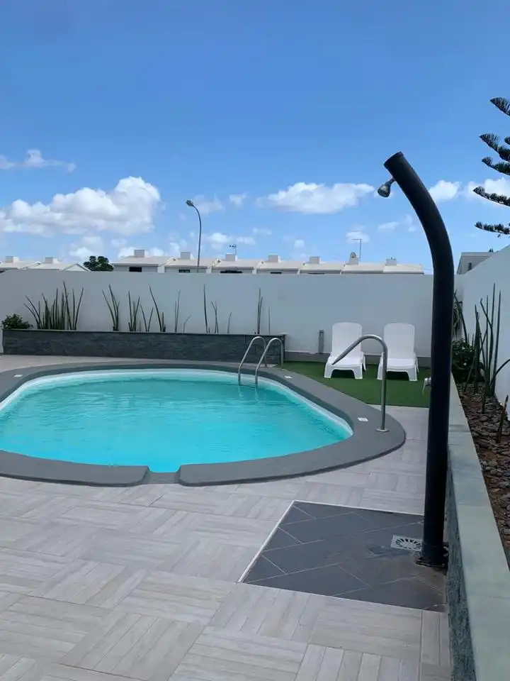 Piscina de Dúplex de alquiler en San Bartolomé de Tirajana con Aire acondicionado, Amueblado y Internet