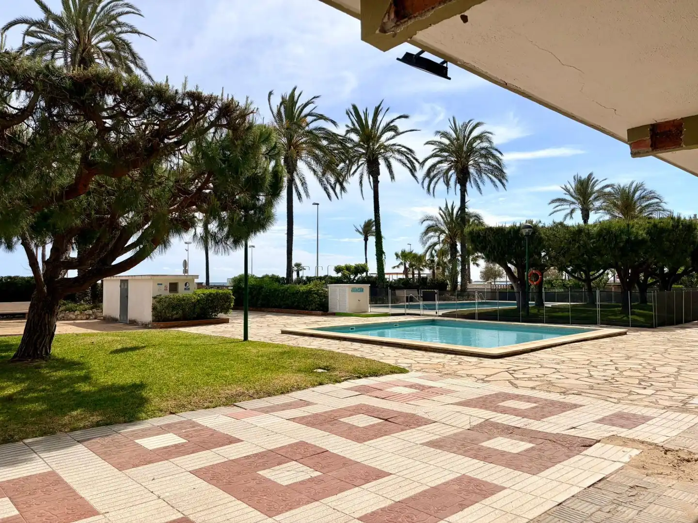 Piscina de Piso en venta en Cunit con Terraza, Amueblado y Piscina comunitaria