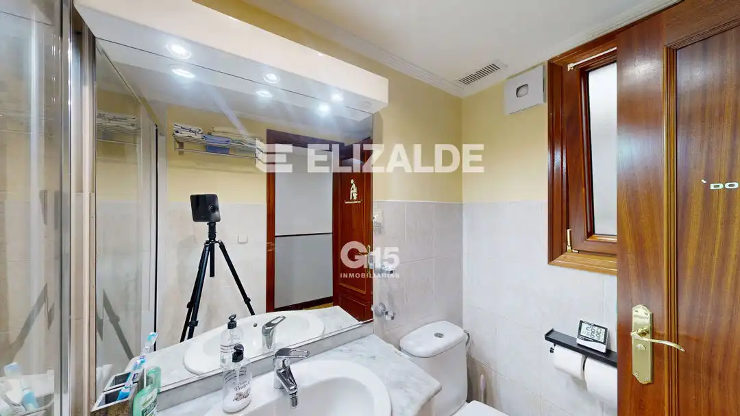 Bathroom of Flat for sale in Donostia - San Sebastián   with Heating and Balcony