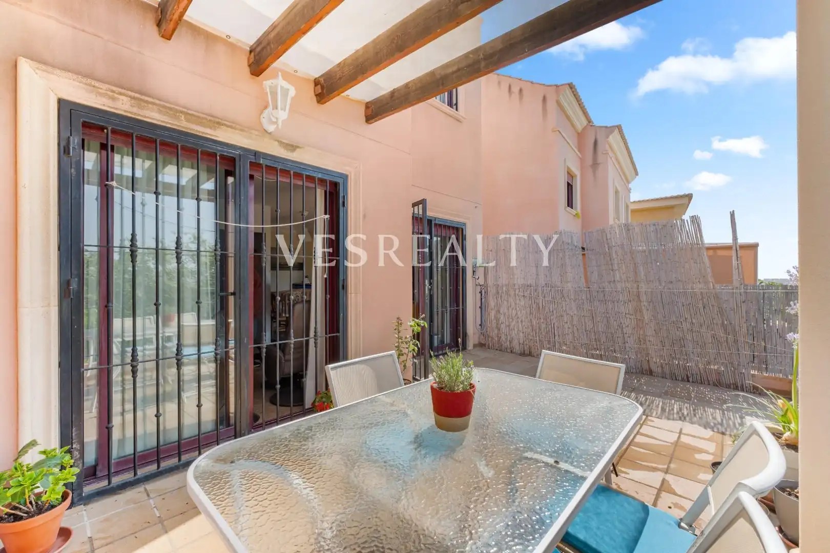 Vista exterior de Casa o xalet en venda en Sant Joan d'Alacant amb Jardí privat, Terrassa i Balcó