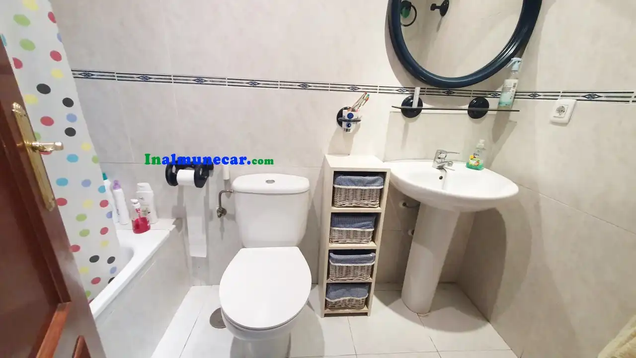 Badezimmer von Dachboden zum Verkauf in Almuñécar mit Terrasse und Möbliert