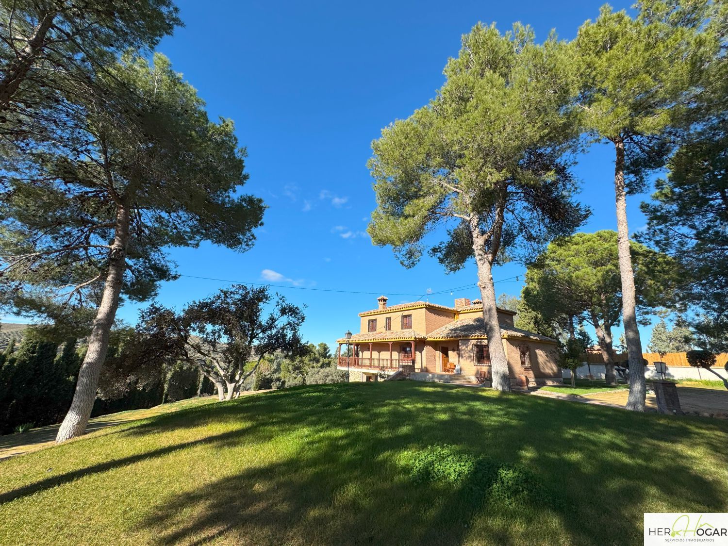 Vista exterior de Casa o xalet en venda en  Toledo Capital amb Calefacció, Terrassa i Balcó