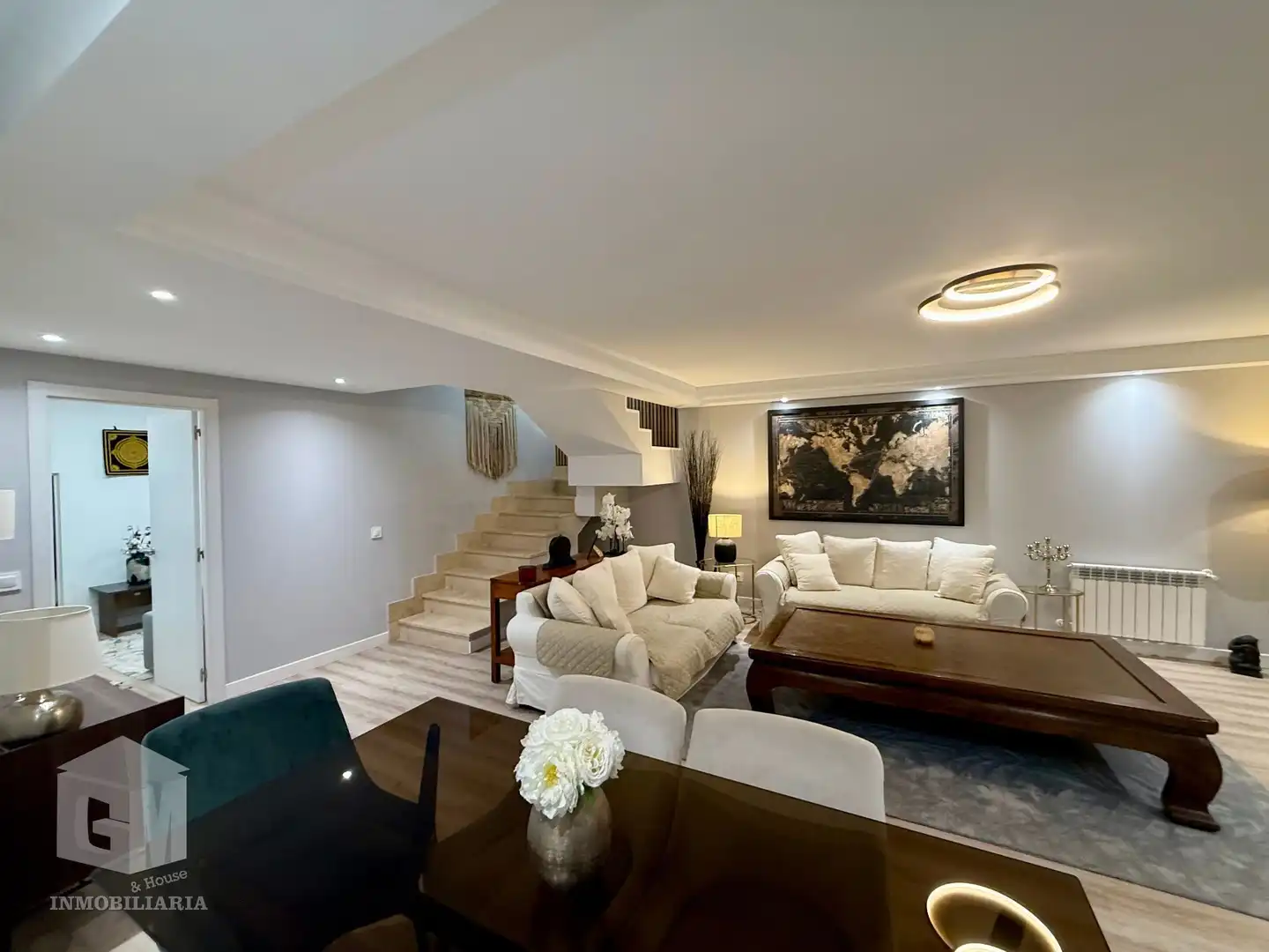 Wohnzimmer von Einfamilien-Reihenhaus zum Verkauf in Arroyomolinos (Madrid) mit Klimaanlage, Heizung und Privatgarten