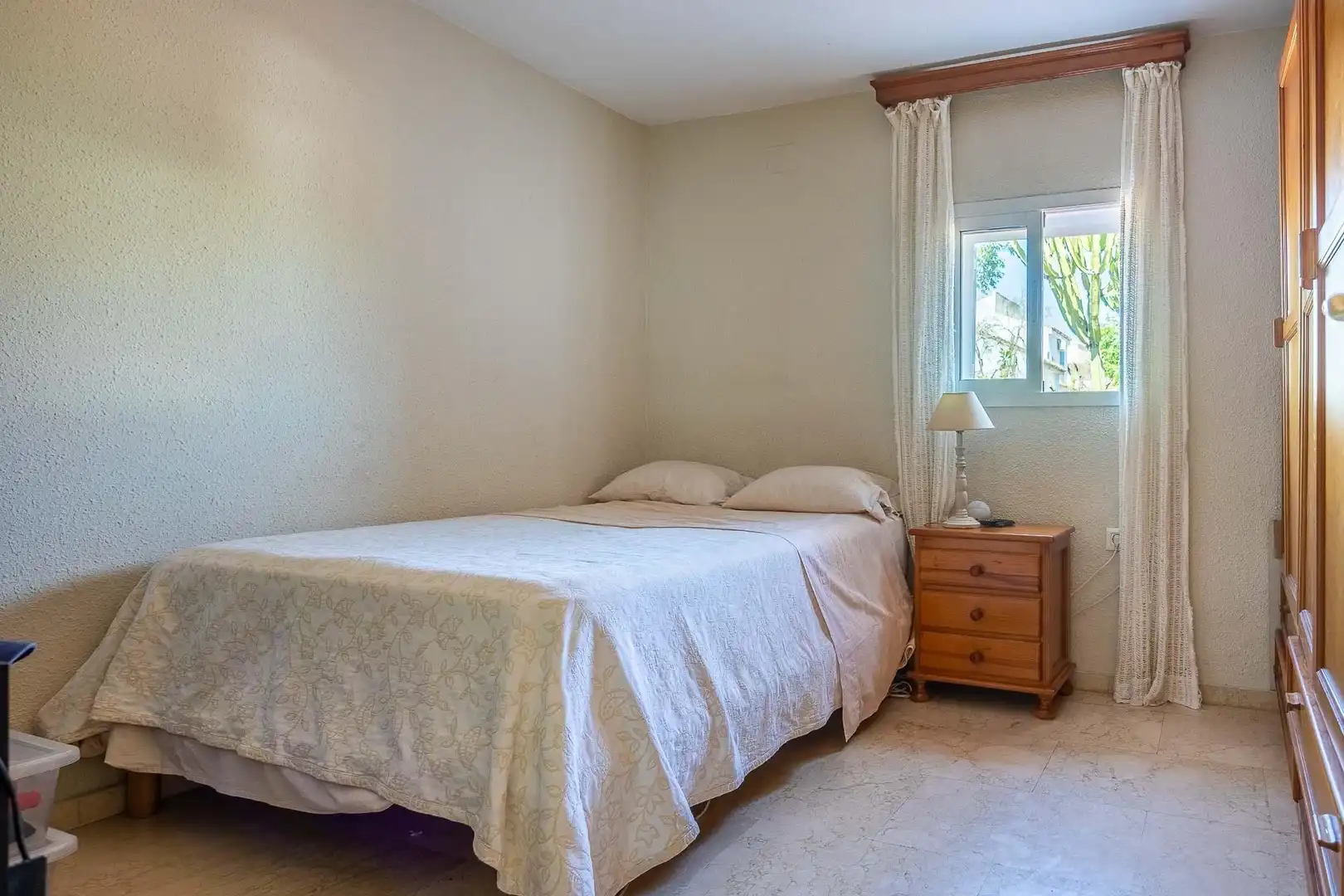 Schlafzimmer von Haus oder Chalet zum Verkauf in Tomares mit Klimaanlage, Heizung und Privatgarten
