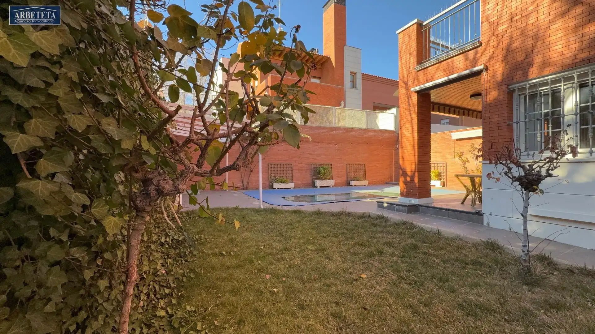 Vista exterior de Casa o chalet en venta en Guadalajara con Aire acondicionado, Calefacción y Terraza