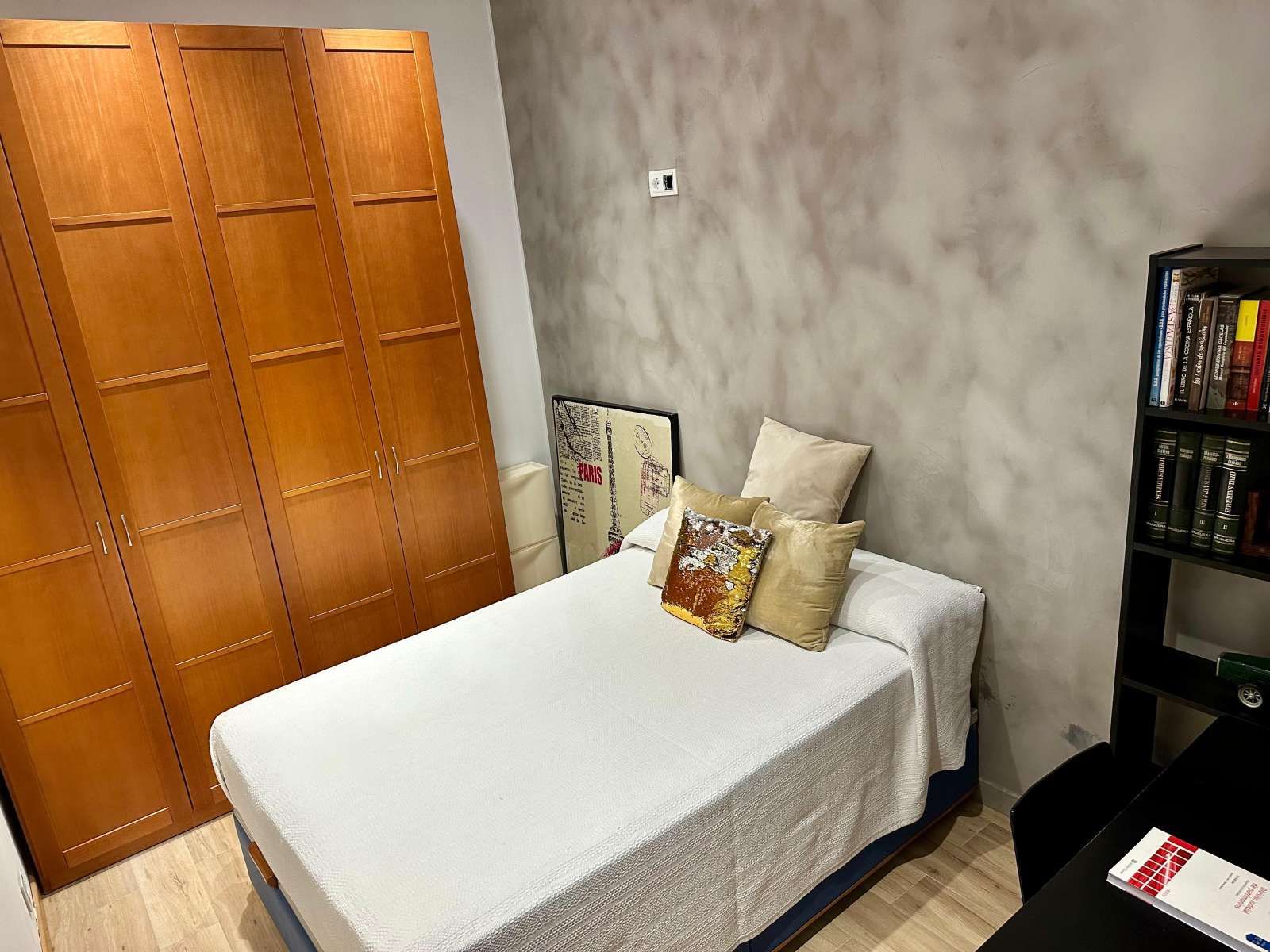 Bedroom of Flat to share in Sabadell  with Air Conditioner and Terrace