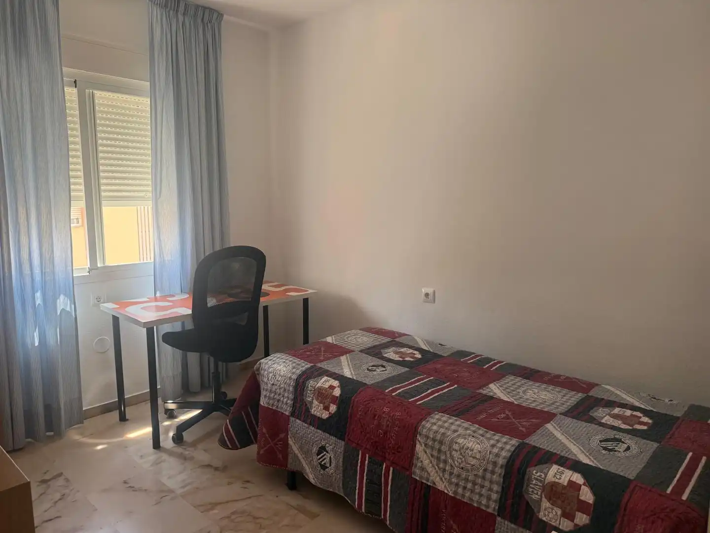 Bedroom of Flat for share in Málaga  with Air Conditioner, Terrace and Furnished