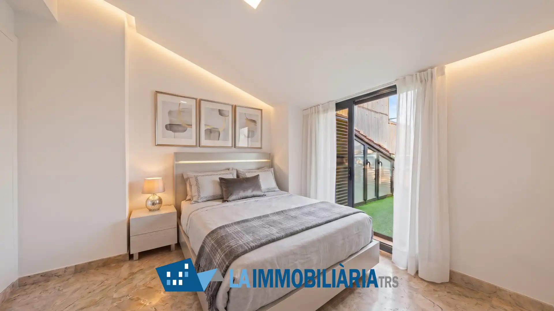 Habitación de Dúplex en venta en Terrassa con Aire acondicionado, Calefacción y Terraza