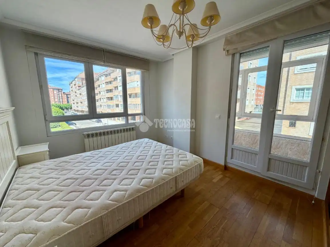 Schlafzimmer von Wohnung zum Verkauf in León Capital  mit Heizung, Parkett und Terrasse