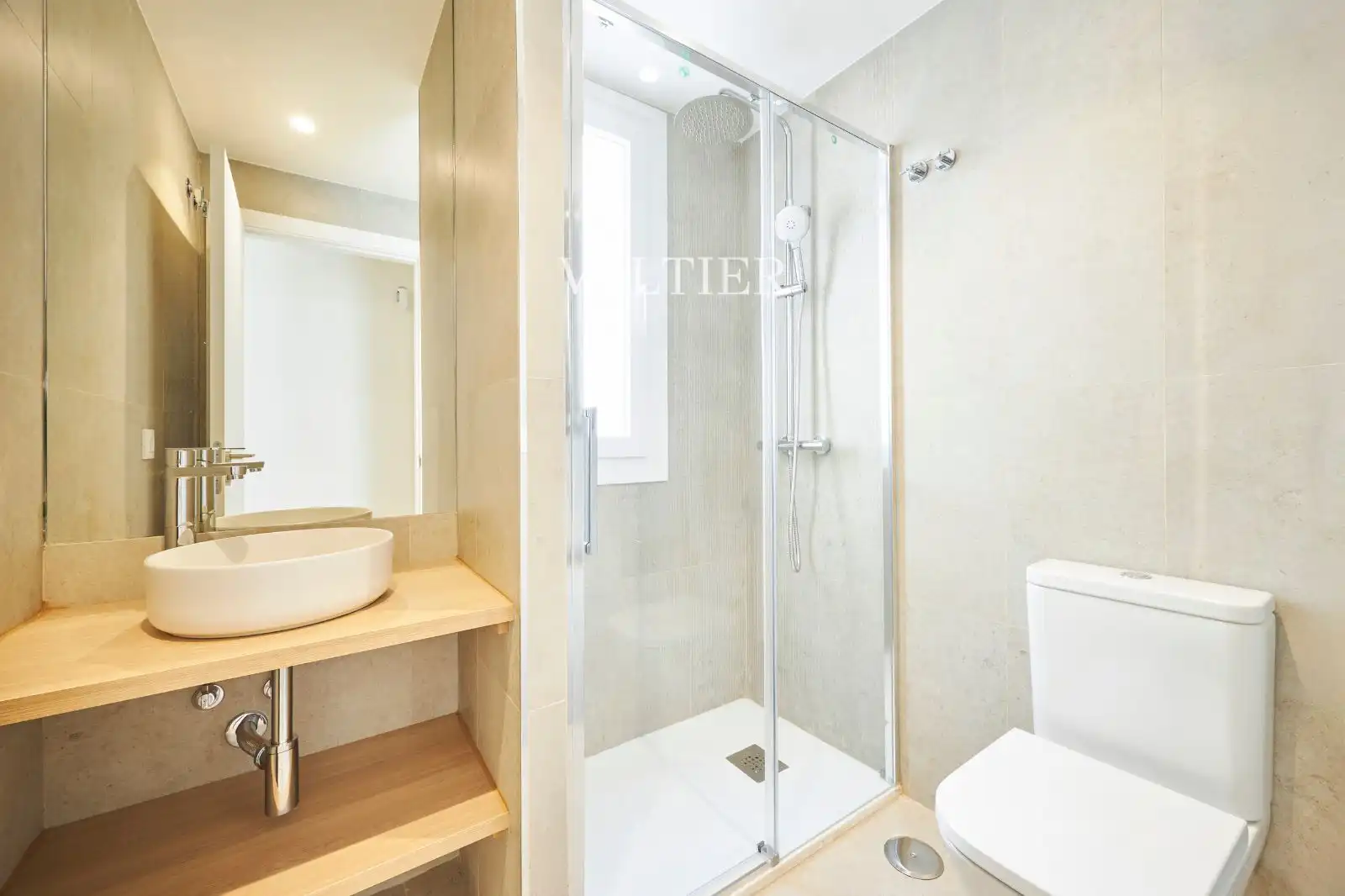 Baño de Piso de alquiler en Madrid con Aire acondicionado, Calefacción y Amueblado