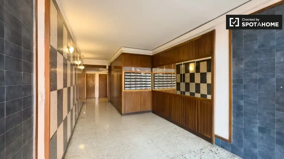 Flat for share in Nou Barris