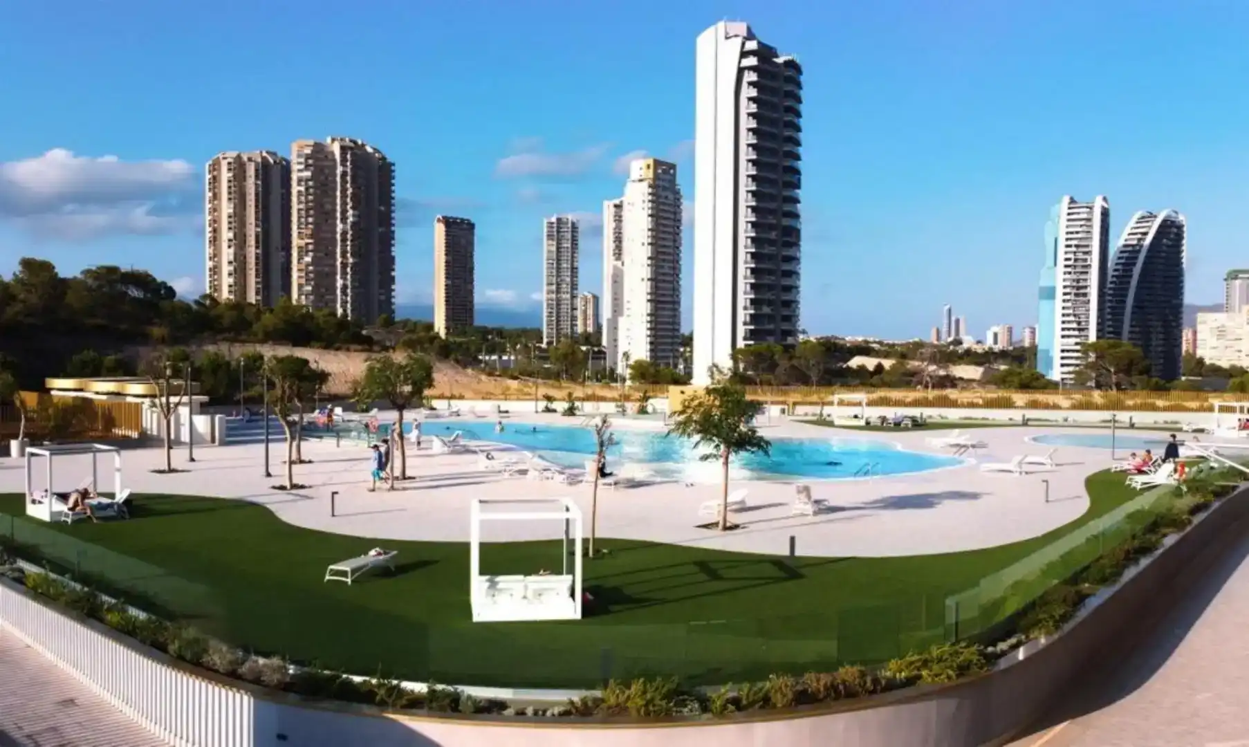 Swimming pool of Flat for rent in Playa Poniente