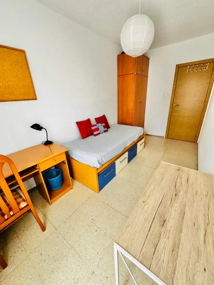 Habitación de Piso de alquiler en Granada con Calefacción, Terraza y Amueblado