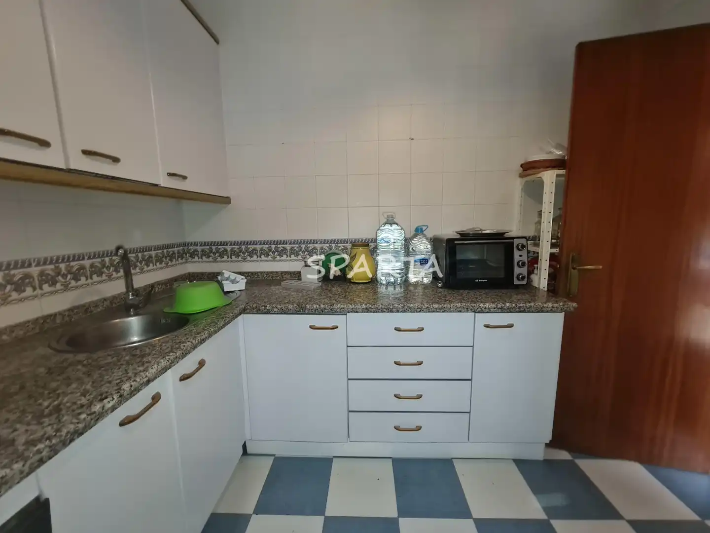 Küche von Country house zum Verkauf in Sanlúcar la Mayor mit Privatgarten, Schwimmbad und Ofen