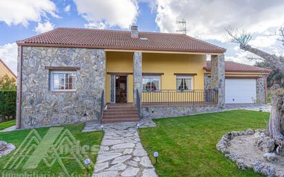 Exterior view of House or chalet for sale in Zarzuela del Monte  with Air Conditioner, Heating and Private garden