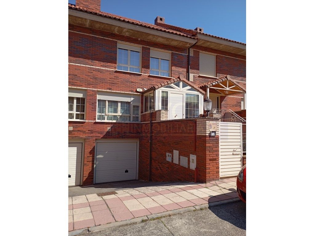 Vista exterior de Casa adosada en venda en Nájera