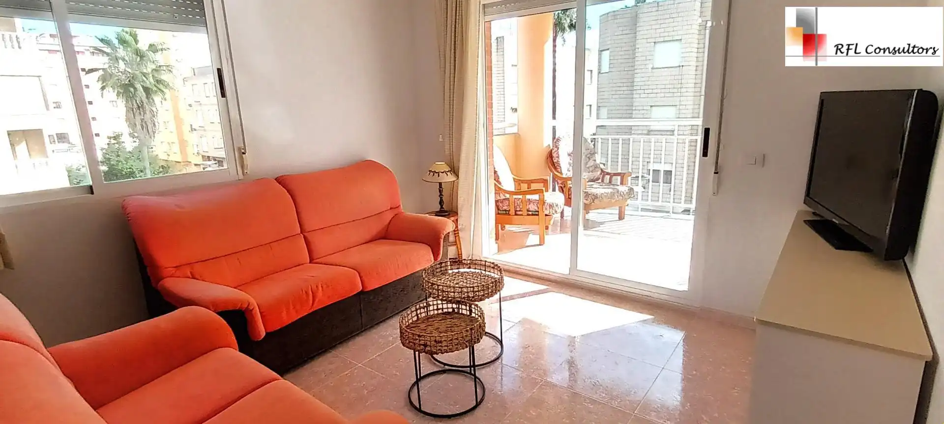 Wohnzimmer von Wohnungen zur Miete in Torreblanca mit Klimaanlage, Privatgarten und Terrasse