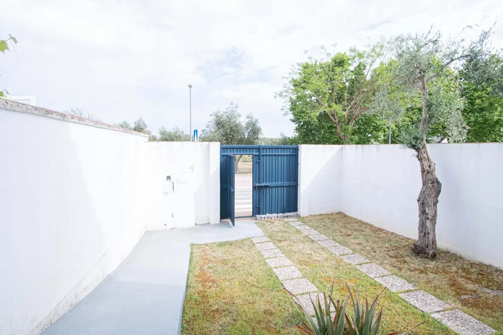 Garden of Detached homes for sale in Espartinas  with Air Conditioner and Furnished