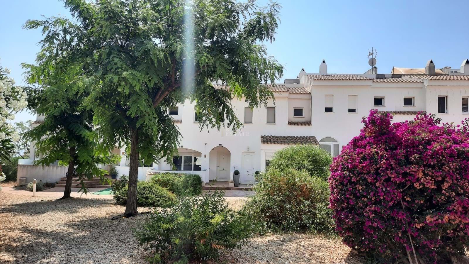 Vista exterior de Casa adosada en venta en La Nucia con Terraza, Piscina y Amueblado