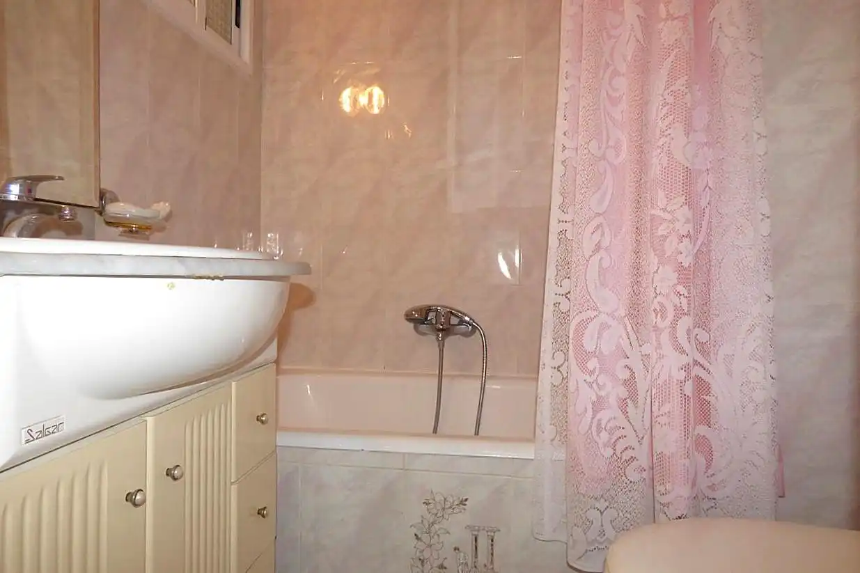 Bany de Apartament en venda en Benidorm amb Piscina i Piscina comunitària