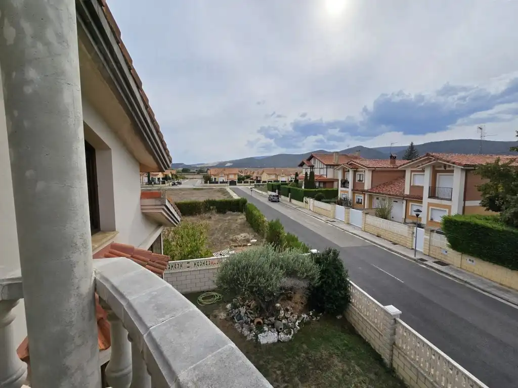 Vista exterior de Casa o xalet en venda en Villarcayo de Merindad de Castilla la Vieja