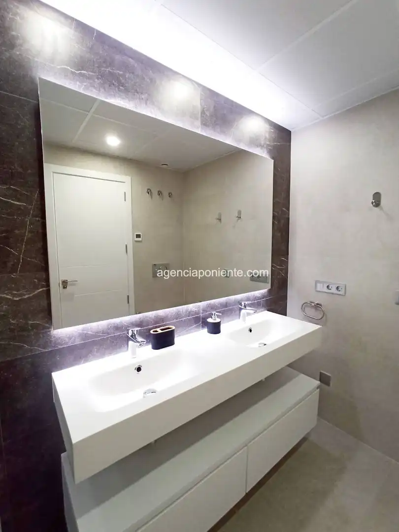 Baño de Piso de alquiler en Benidorm con Aire acondicionado, Calefacción y Terraza