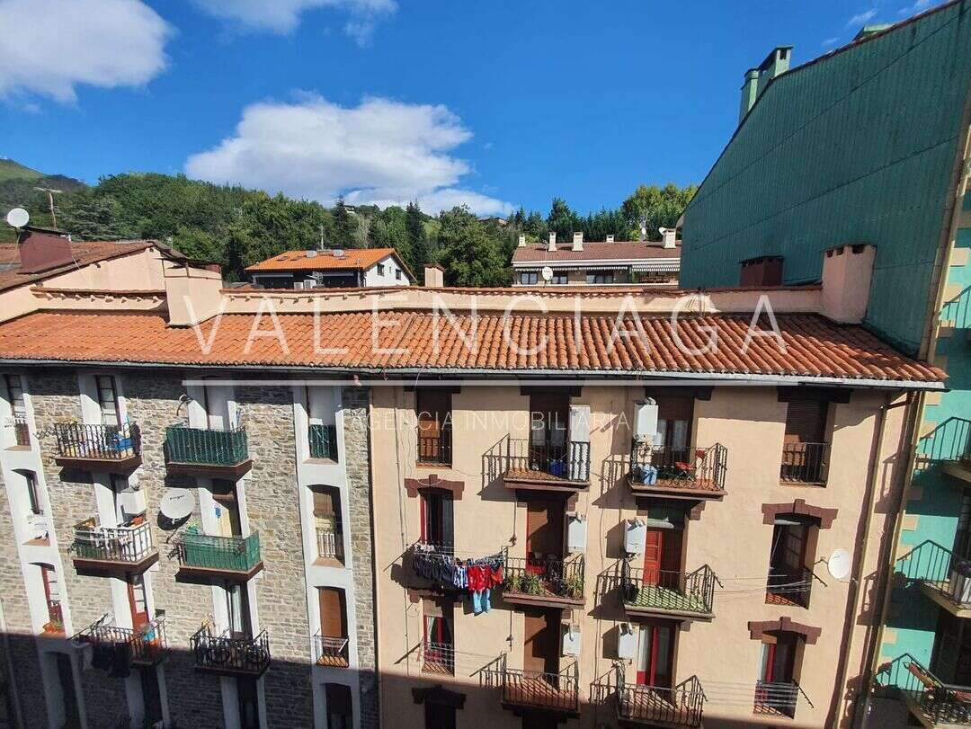 Vista exterior de Piso en venta en Ordizia con Balcón