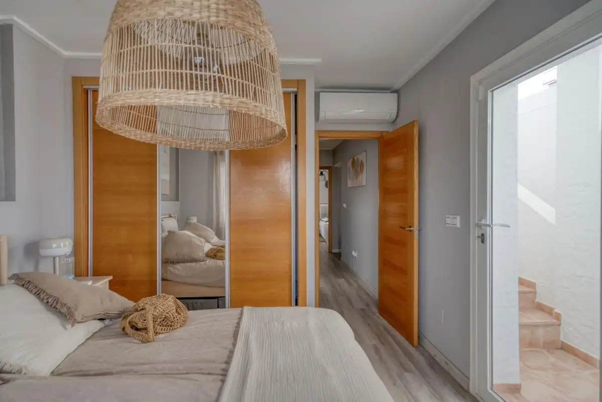 Casa aparellada amb terrassa en venda a Calle Teide, imagen 15