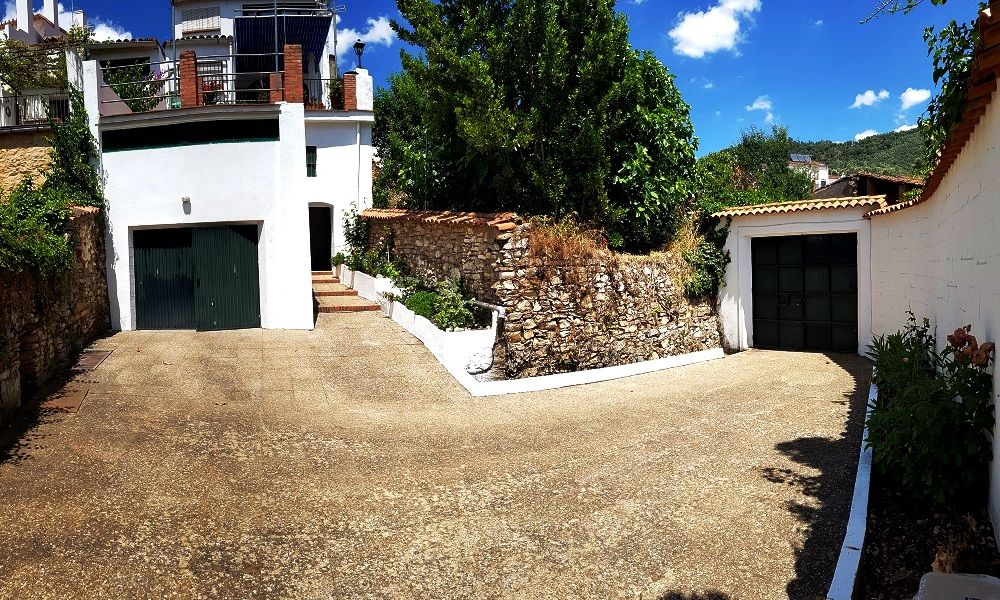 Vista exterior de Casa o xalet en venda en Galaroza amb Jardí privat, Terrassa i Balcó