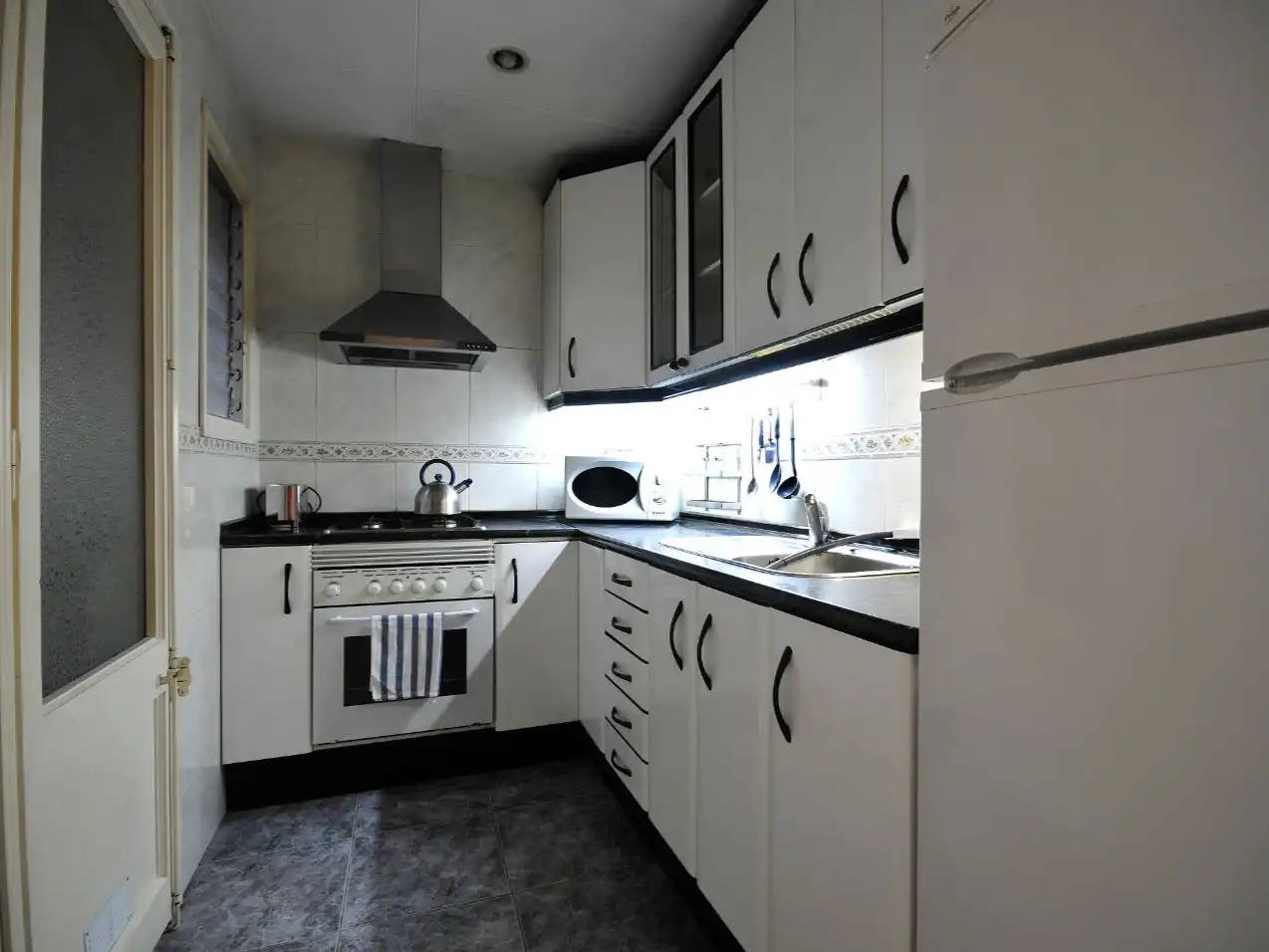 Kitchen of Flat for rent in  Barcelona Capital  with Air Conditioner