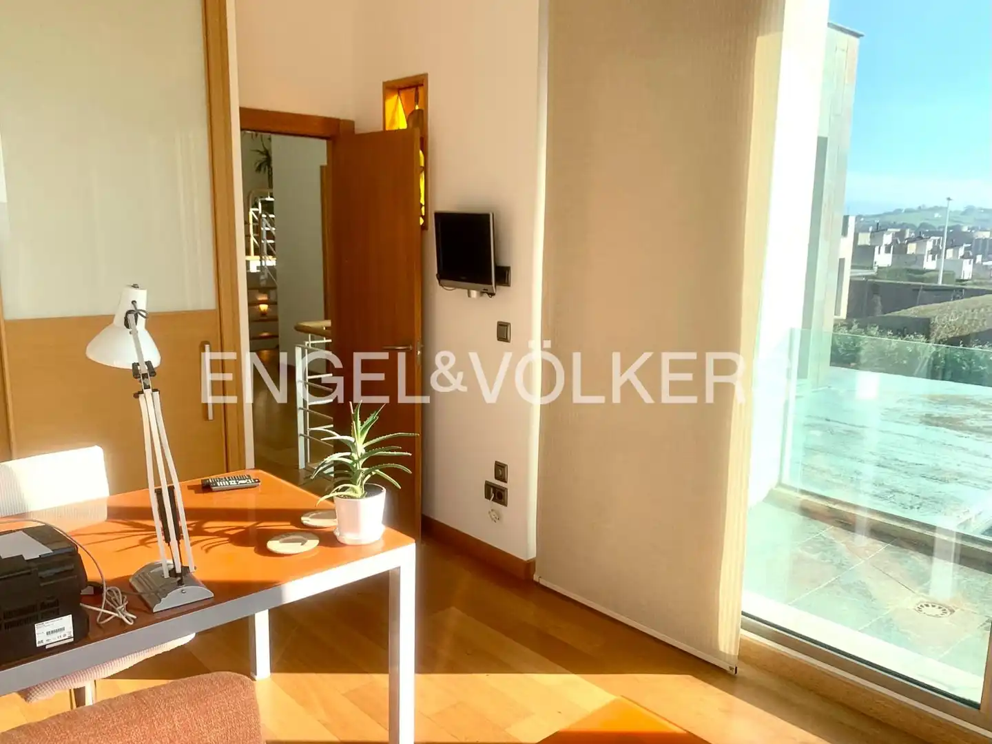 Terrassa de Casa o xalet en venda en Santa Cruz de Bezana amb Calefacció, Jardí privat i Parquet