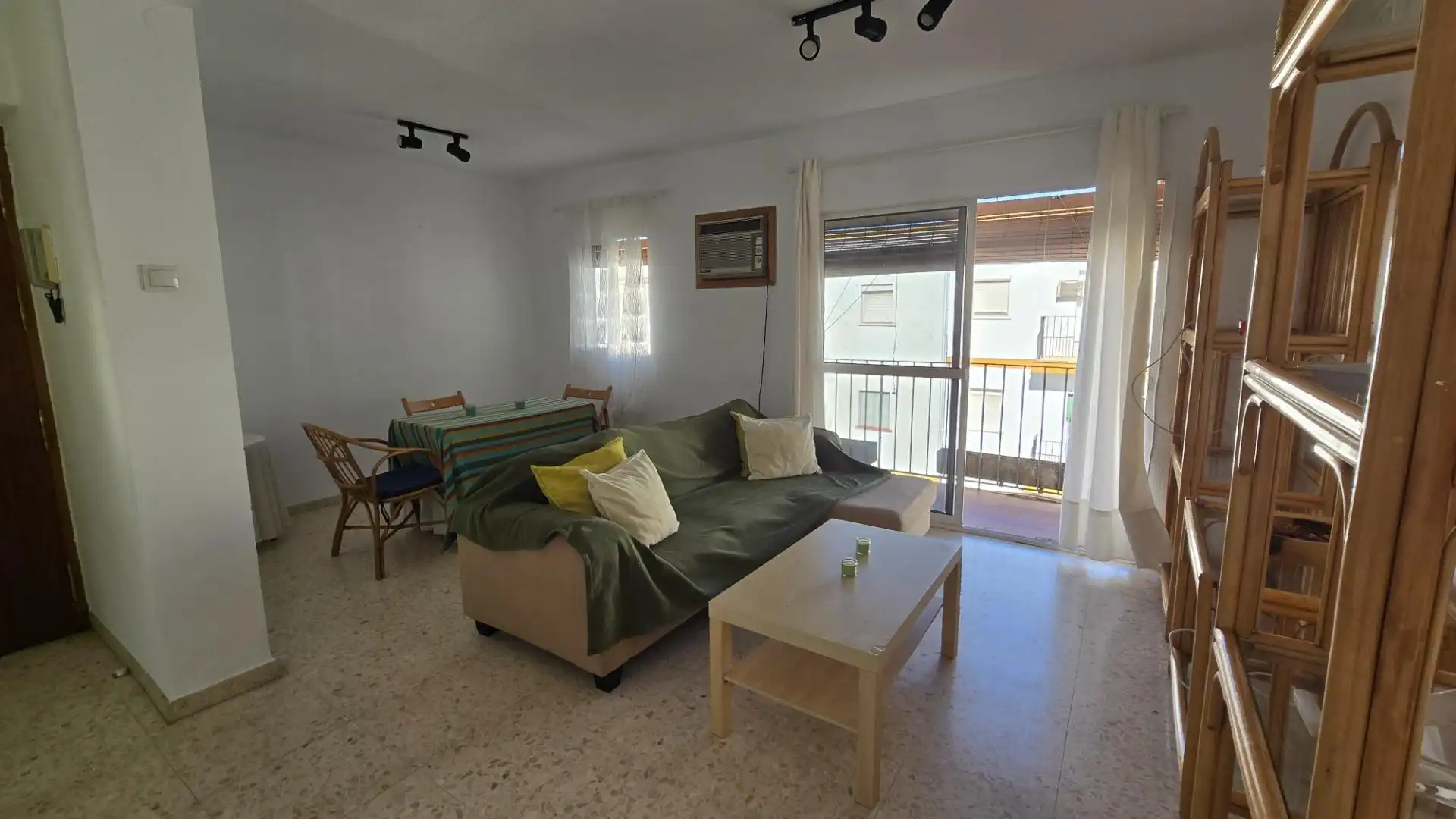 Appartement avec terrasse à louer à Calle Naranco, imagen 2