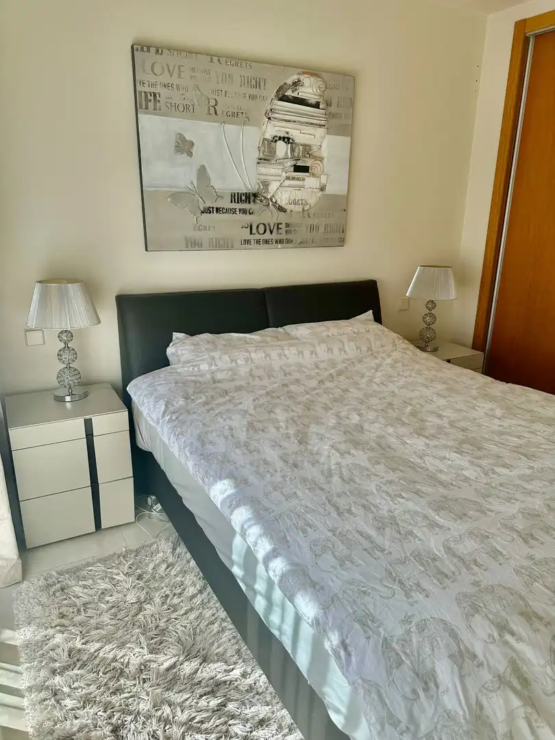Habitación de Apartamento de alquiler en Estepona con Aire acondicionado, Terraza y Piscina