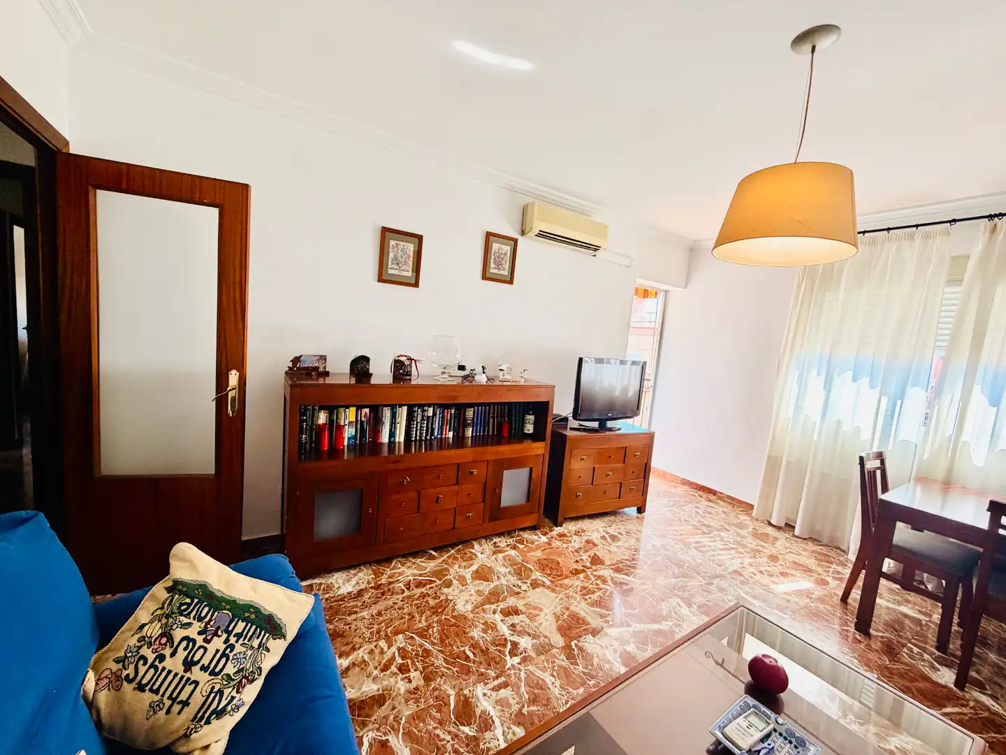 Living room of Flat for sale in Sevilla  with Air Conditioner and Terrace