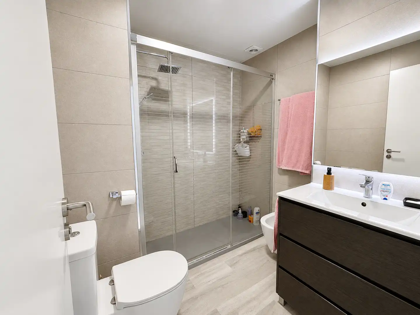 Baño de Dúplex en venta en Cornellà de Llobregat con Terraza, Trastero y Balcón