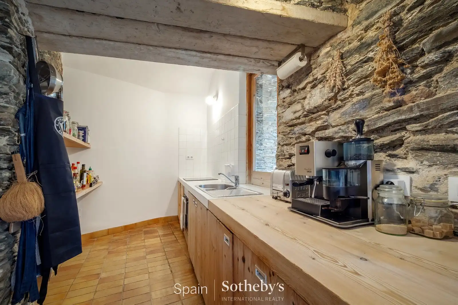 Cuina de Casa o xalet en venda en Cadaqués amb Aire condicionat, Jardí privat i Terrassa