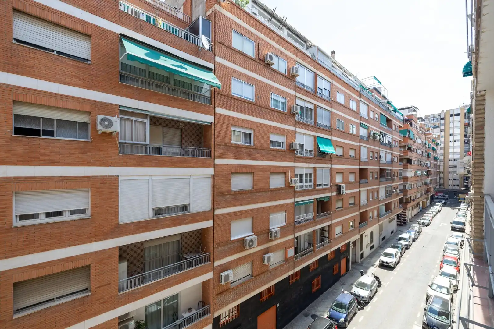 Vista exterior de Pis de lloguer en Granada amb Calefacció, Terrassa i Moblat