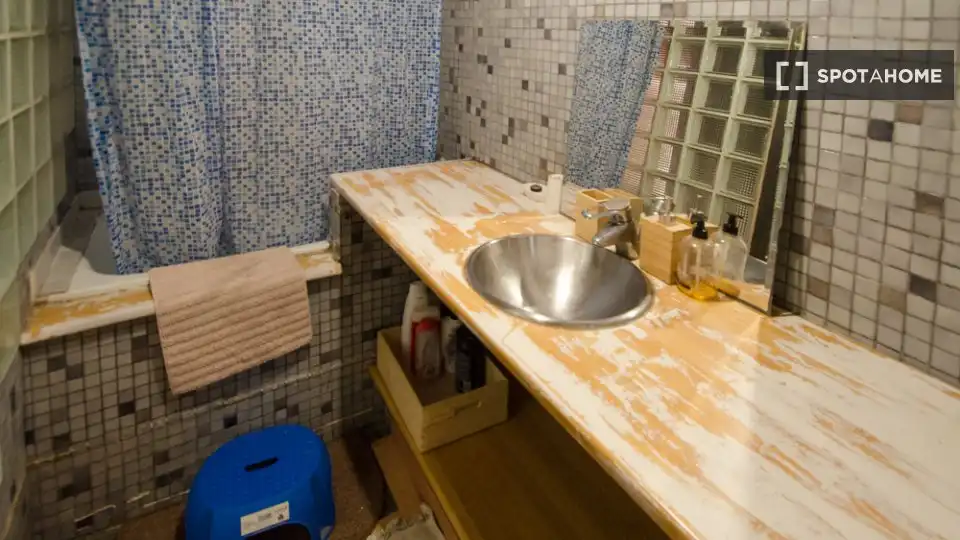 Baño de Piso de alquiler en Barcelona con Aire acondicionado, Calefacción y Amueblado