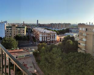 Exterior view of Flat to rent in  Sevilla Capital  with Air Conditioner and Terrace